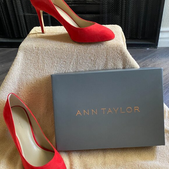 Ann Taylor Classic Red Pump - Picture 4 of 5